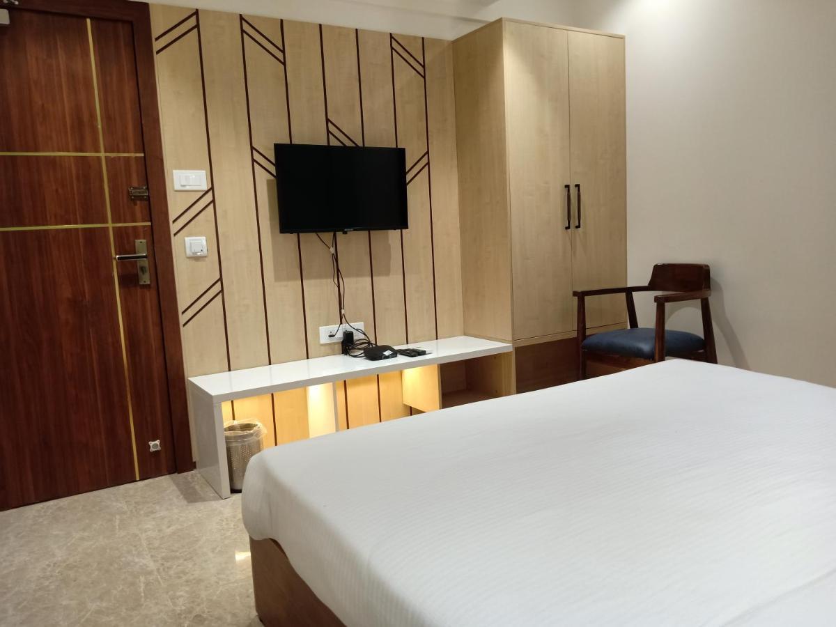 Hotel Suvarnam Residency Ahmednagar Room photo