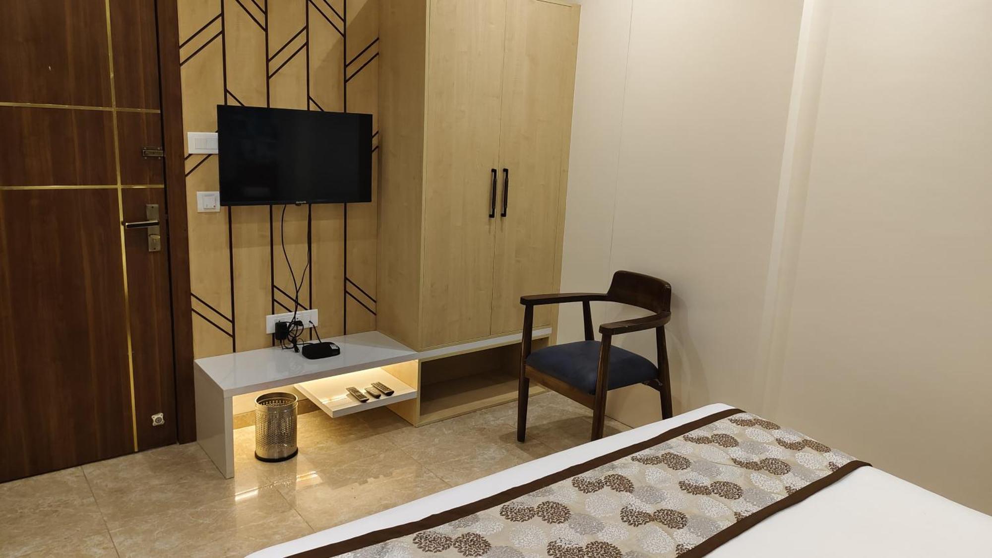 Hotel Suvarnam Residency Ahmednagar Exterior photo