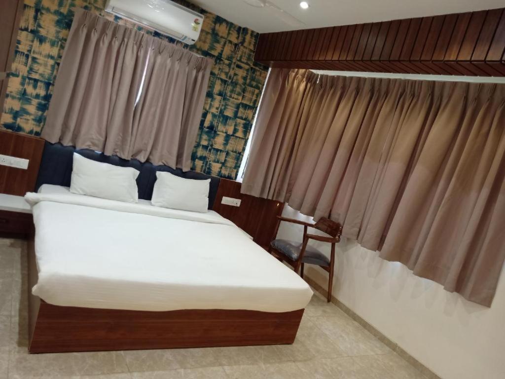 Hotel Suvarnam Residency Ahmednagar Exterior photo